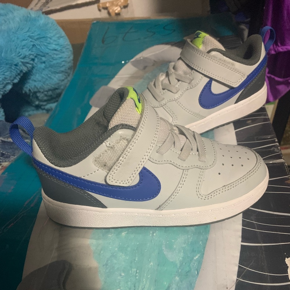 Boys size 10c Nike shoes
